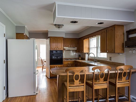 2nd image of 915 Circle Dr
