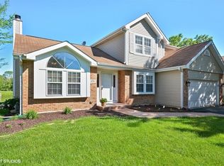 375 Cimarron Dr W, Aurora, IL 60504