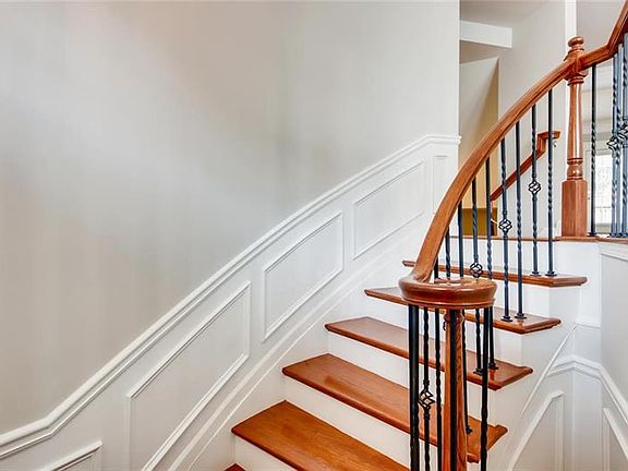 3rd image of 2143 Wylmoor Way SE
