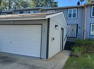 224 Oakwood Ln, Bloomingdale, IL 60108