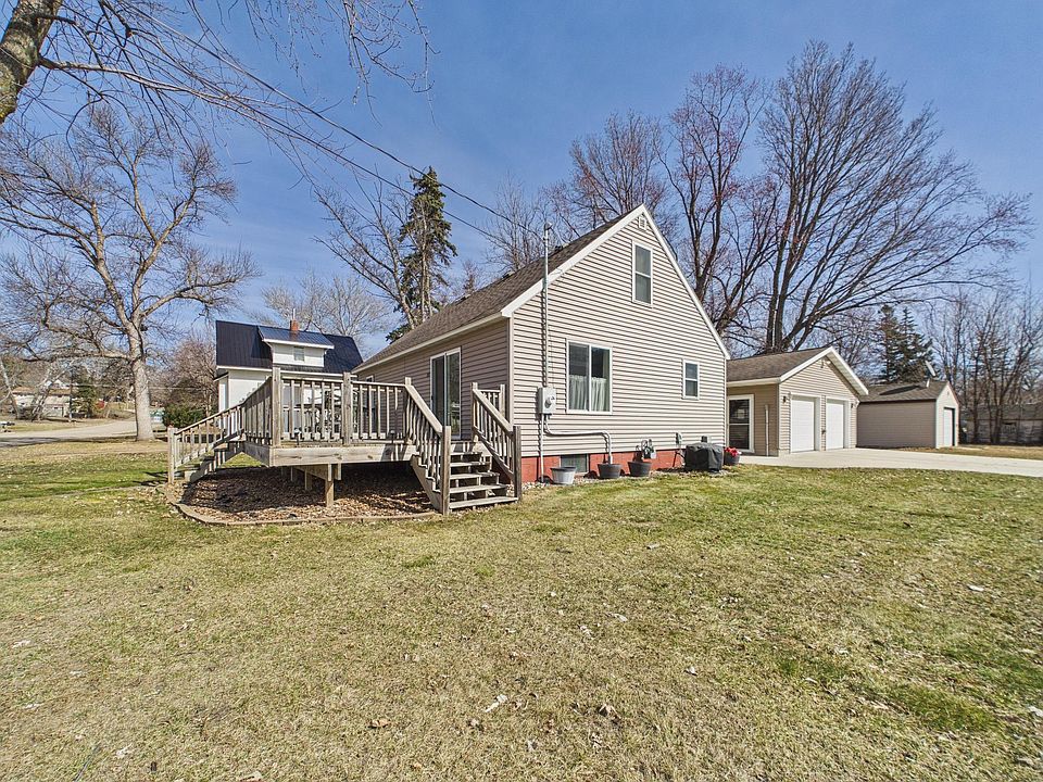 1st image of 707 Hagenson St