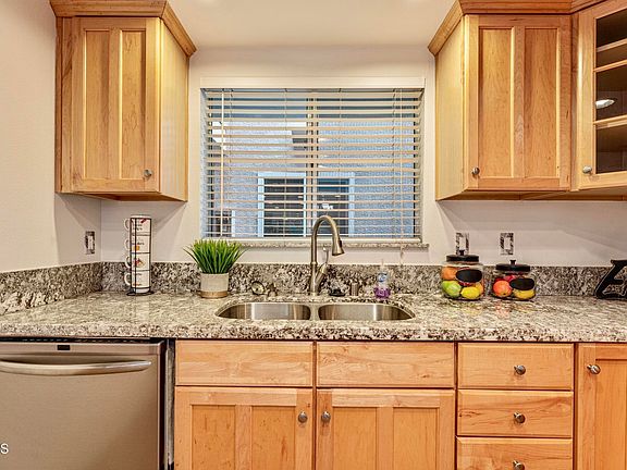 4th image of 625 E Del Mar Blvd APT 202