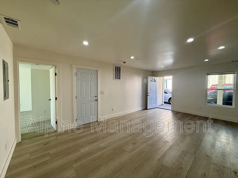 3 bed, 2.0 bath, $3,345 — Photo 4