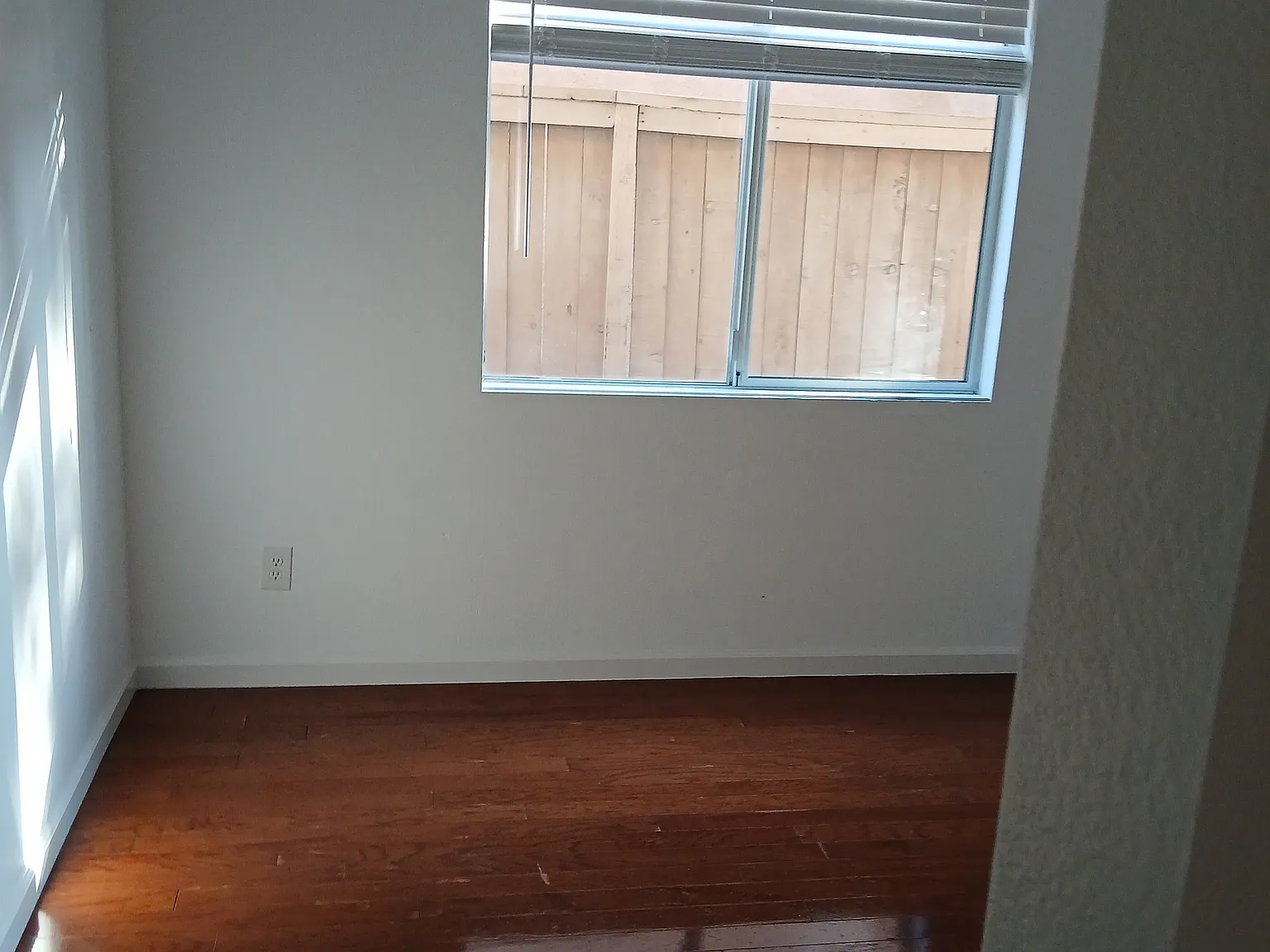 4 bed, 2600 sqft, $4,800 — Photo 3