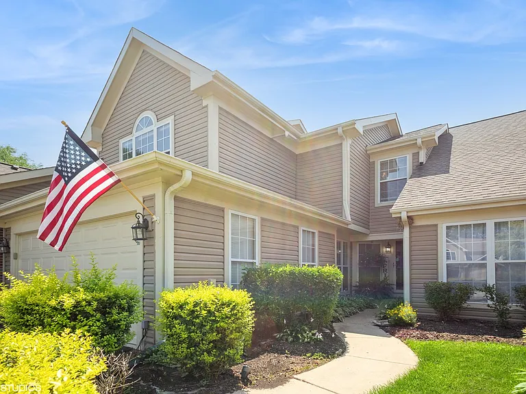 707 Clover Hill Ct — Photo 1