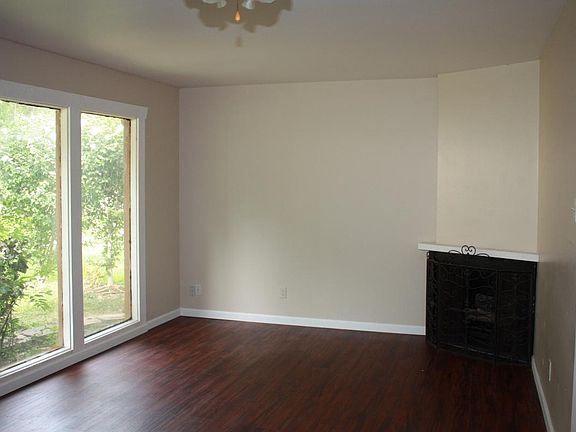 Family roon with fireplace