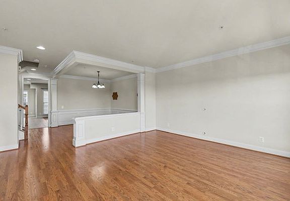 2nd image of 20656 Sibbald Sq