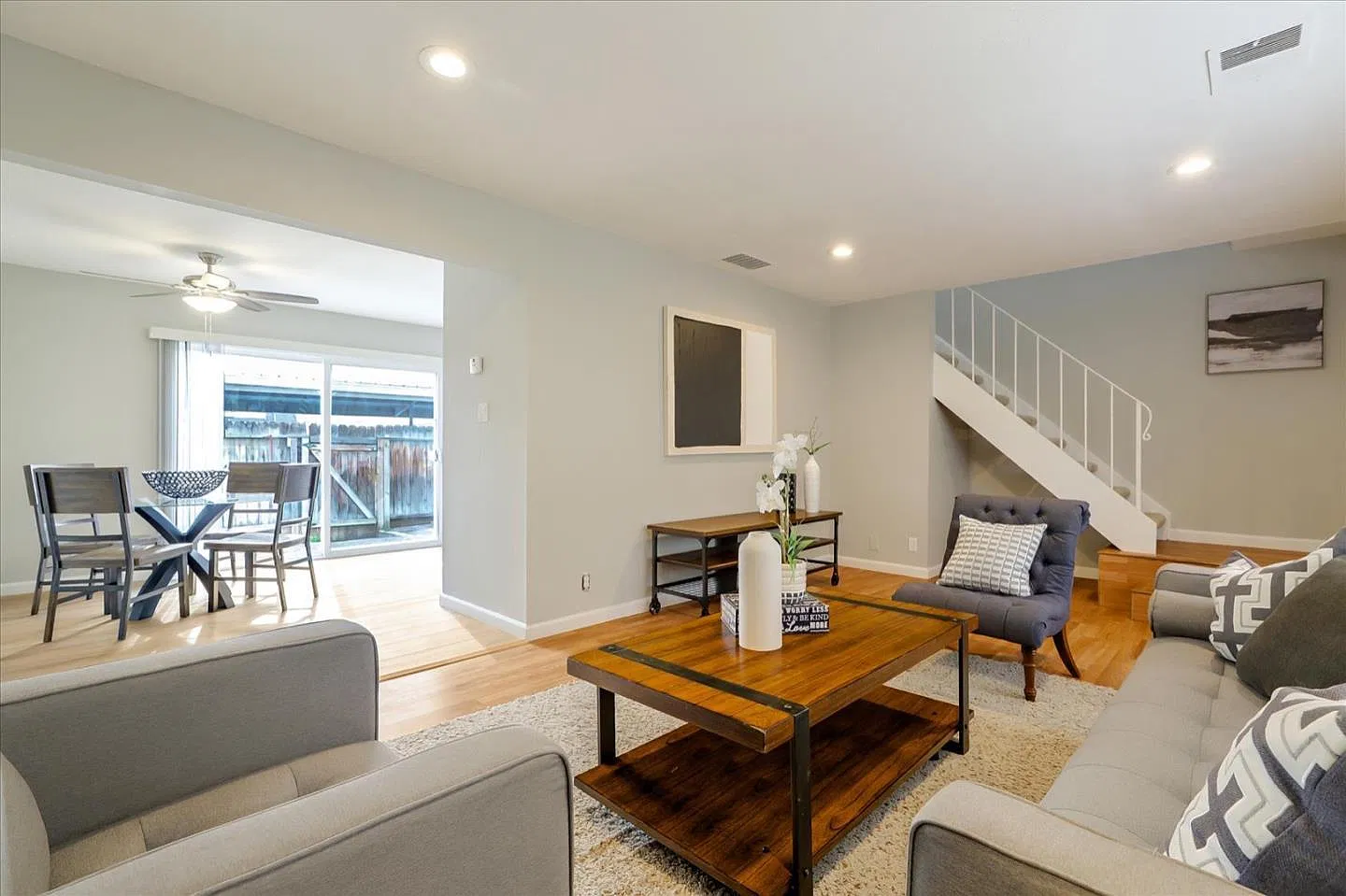 3 bed, 1176 sqft, $3,850 — Photo 1