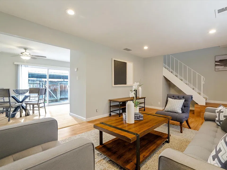 1543 Desdemona Ct