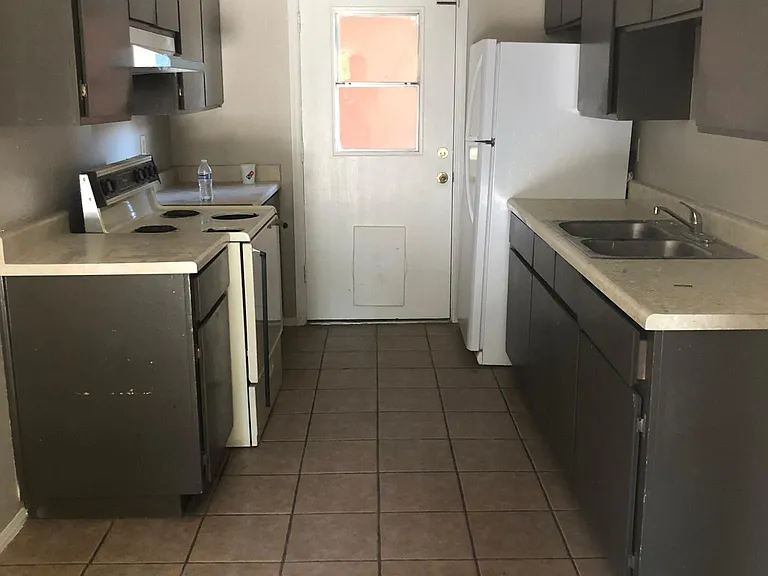 461 E 9th Ave #1 — Photo 1