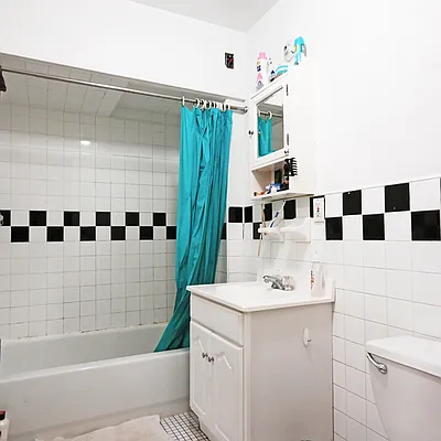 Rented by Nooklyn NYC LLC | media 102