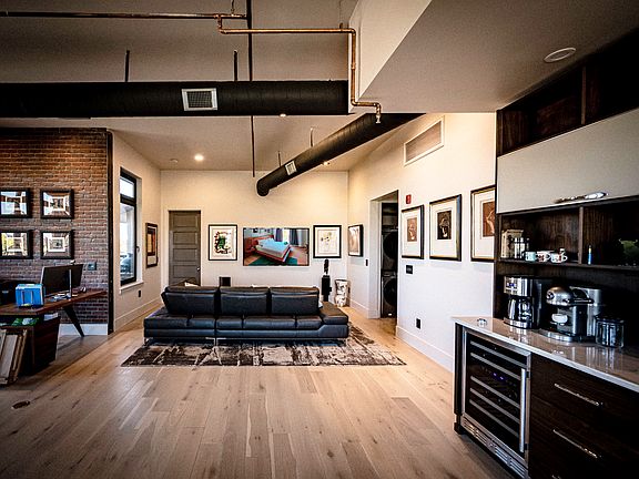 Wine bar, office living room
