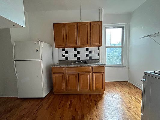2nd image of 302 Eastern Pkwy APT 2F
