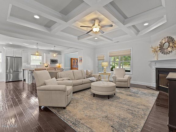 5th image of 380 N Bracken Fern Lane