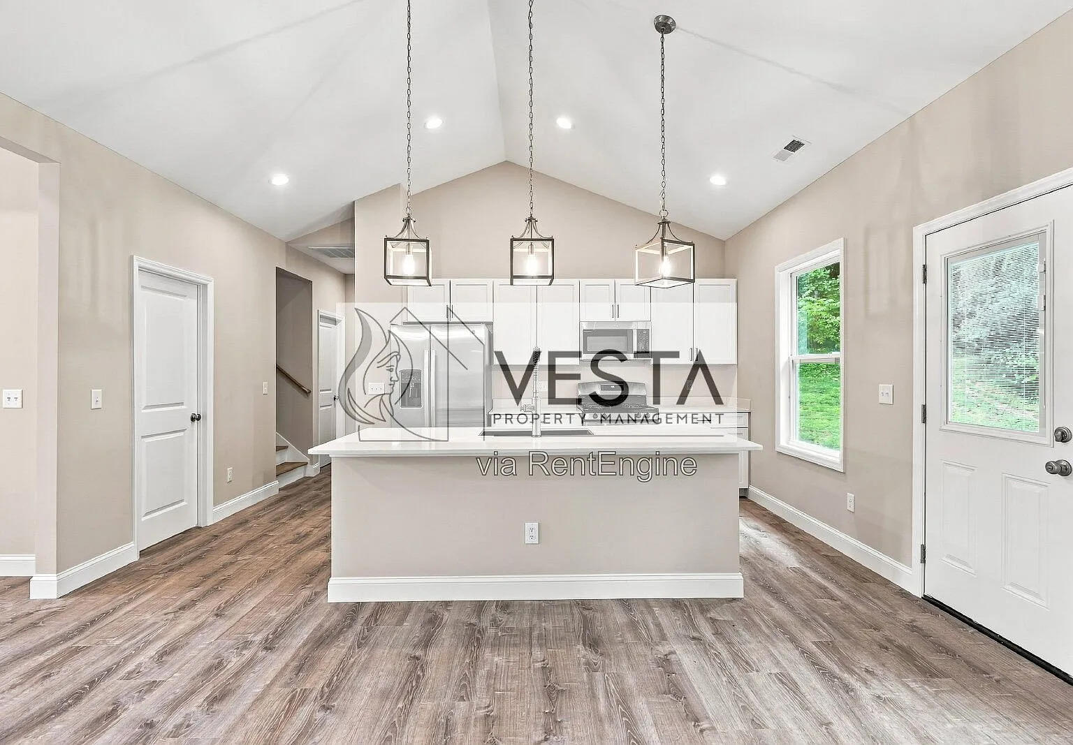 3 bed, 2.0 bath, 2028 sqft, $2,950 — Photo 2