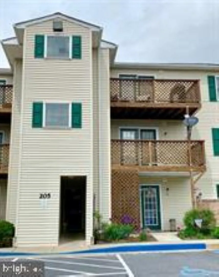 2 bed, 1195 sqft, $1,550 — Photo 1