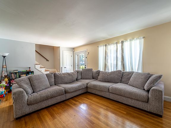 3rd image of 101 Lynwood Dr