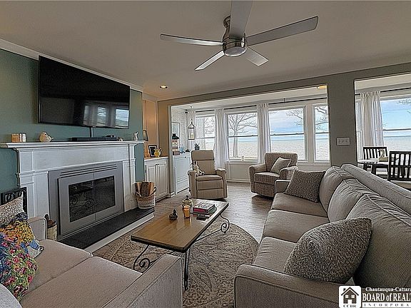 4th image of 310 Edgewater Dr