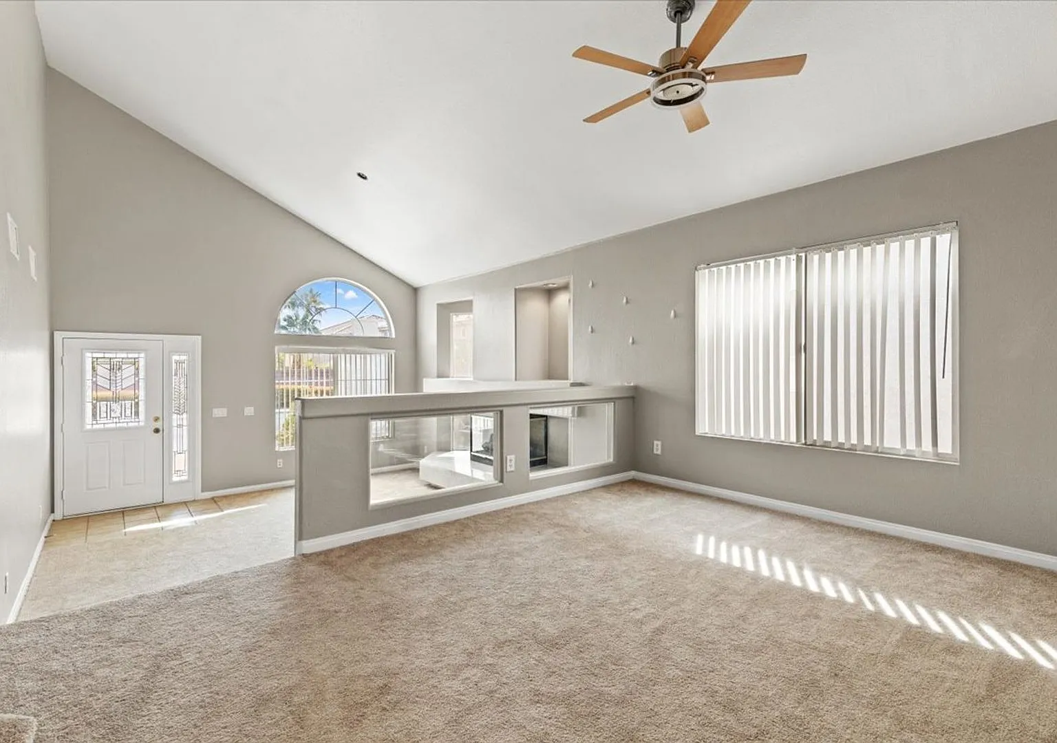Spacious Luxurious 4 bd, 2.5 bth split level home — Photo 4