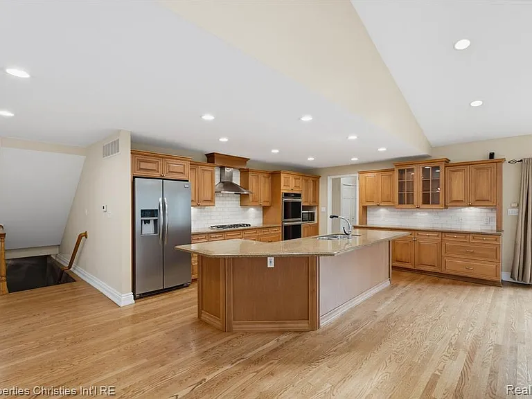 1688 Northlawn Blvd — Photo 12