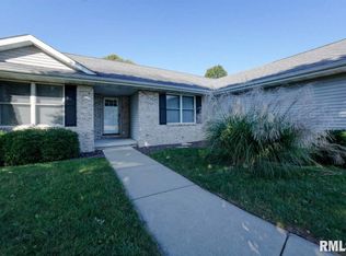 219 Gloucester Ct, Chatham, IL 62629