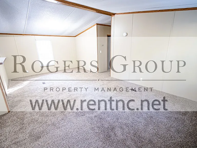 505 Tower Ln — Photo 3