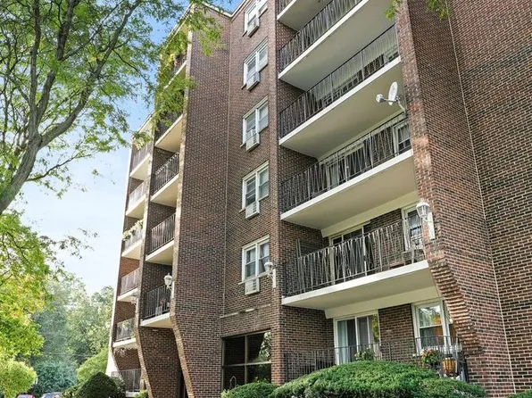 8748 W Summerdale Ave APT 1D, Chicago, IL 60656