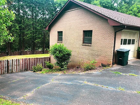 4th image of 1921 Dundee Ln