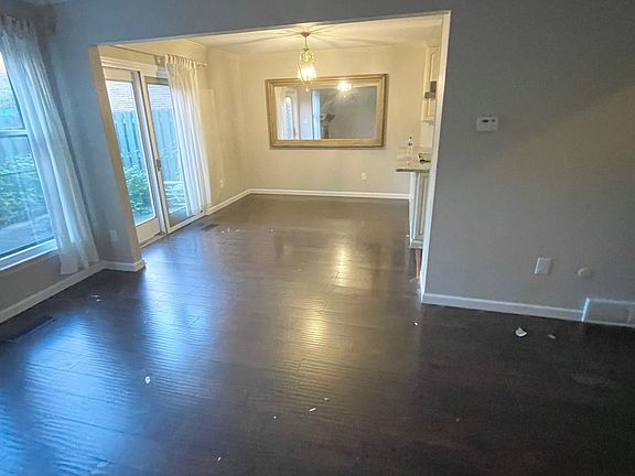 3rd image of 1548 Sandringham Dr