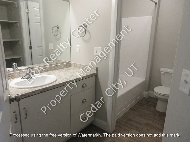 352 W 400 N #D2 — Photo 8