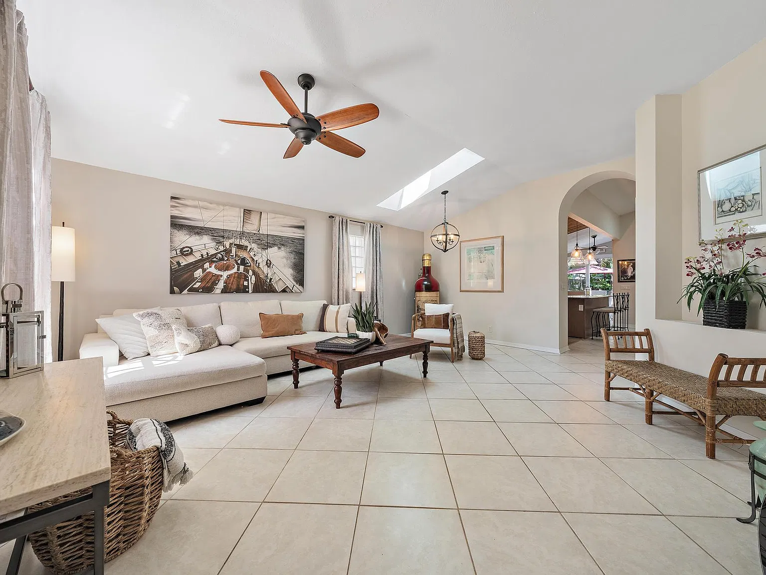3 bed, 2.0 bath, 1701 sqft, $4,500 — Photo 3
