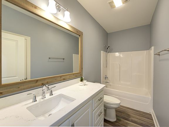 5th image of 97 Midway St