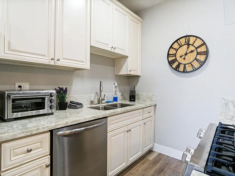 260 N Fulton St #260 — Photo 10