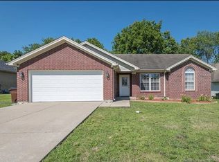 4423 Falling Leaf Dr, Sellersburg, IN 47172