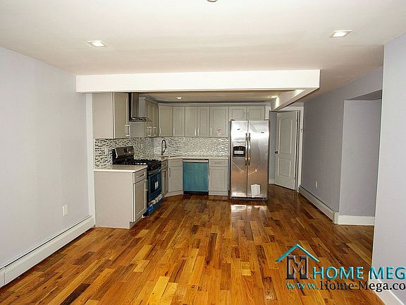 3rd image of 830 E 220th St #A