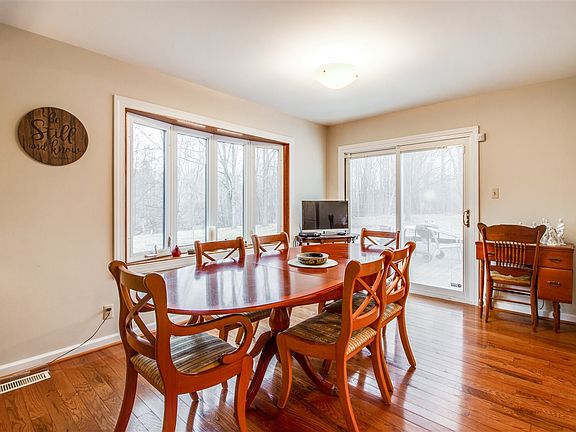 4th image of 7040 Mancour Dr