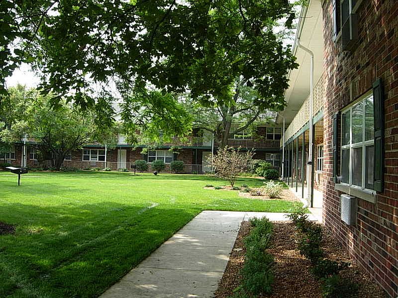 1st image of 15 Briar St APT 2