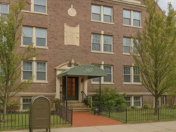 90 Bynner St APT 7, Jamaica Plain, MA 02130