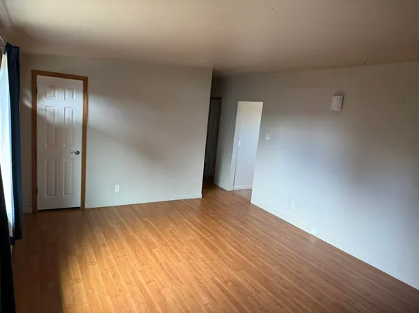 93621 Cleveland Ln #A, Coos Bay, OR 97420