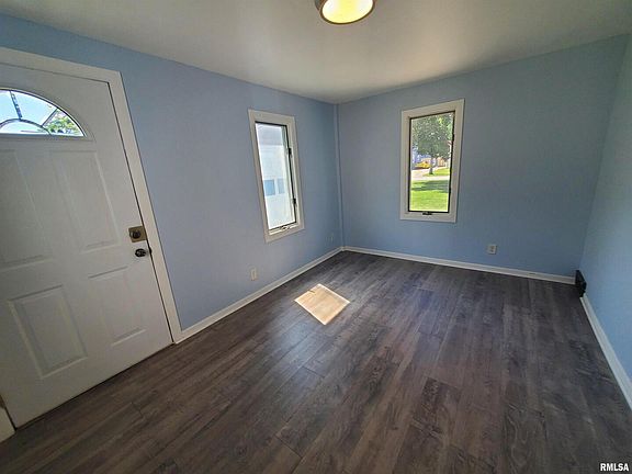 3rd image of 2251 32nd St