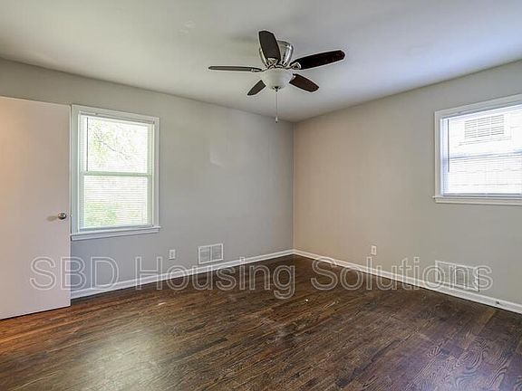 5th image of 10415 Wallace Ave
