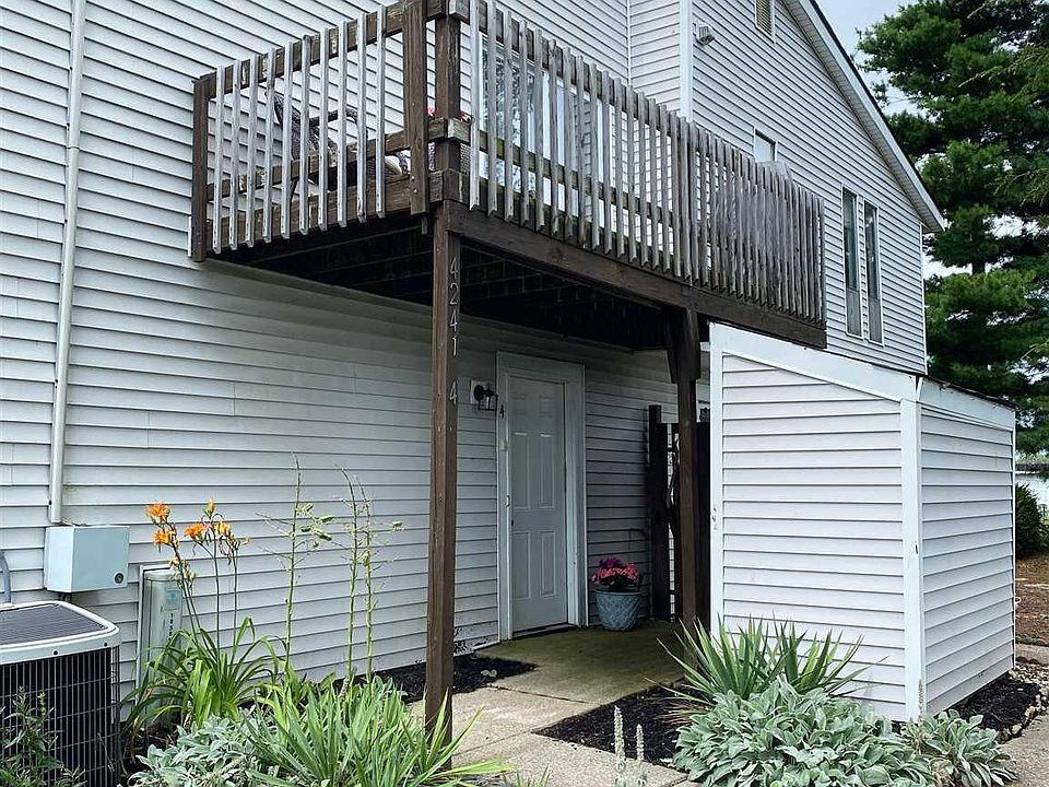 1st image of 4241 Briarwood Dr APT 4