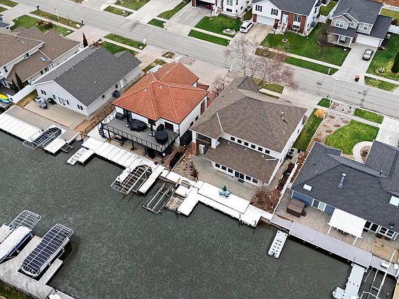 2nd image of 515 Pier 2