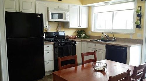 2nd image of 6553 Caribou St