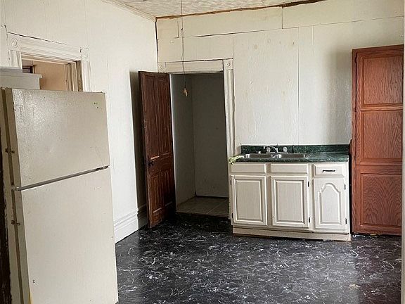 3rd image of 1001 Virginia Ave