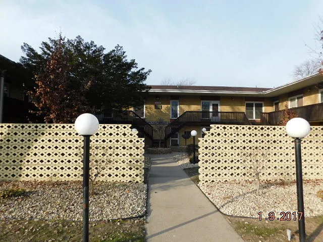 18340 Burnham Ave APT 9 photo 1