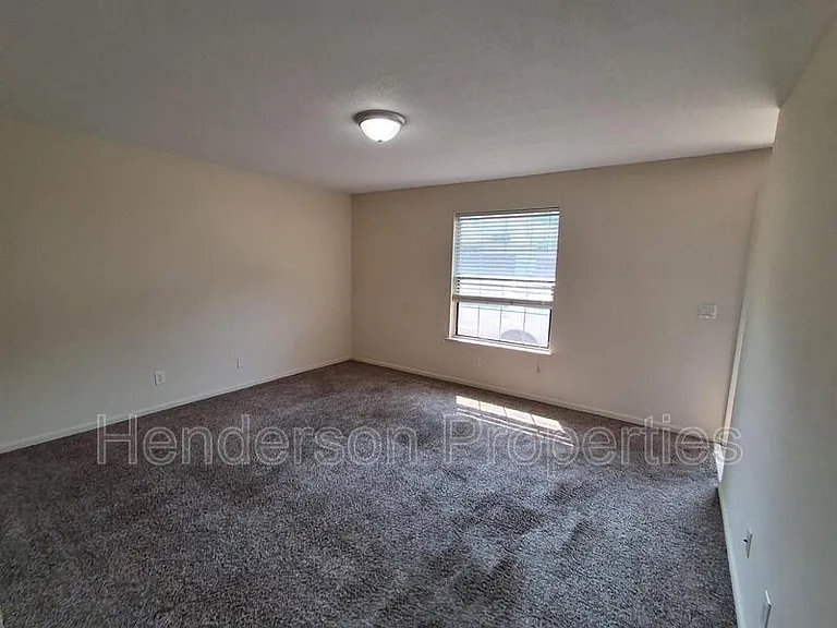 1381 N 6th St — Photo 3