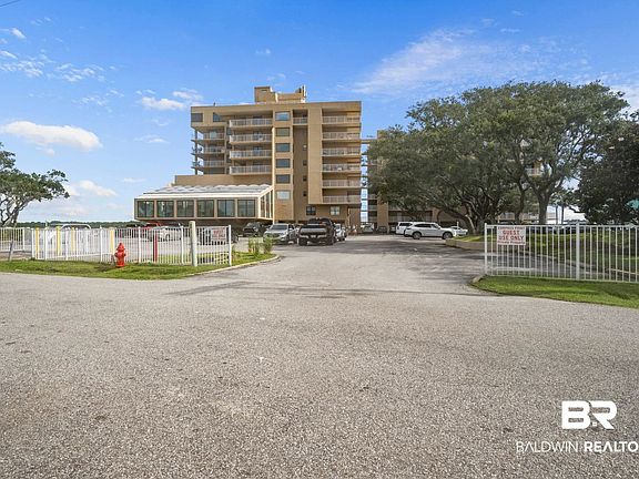 2nd image of 1516 Sandpiper Ln APT 403