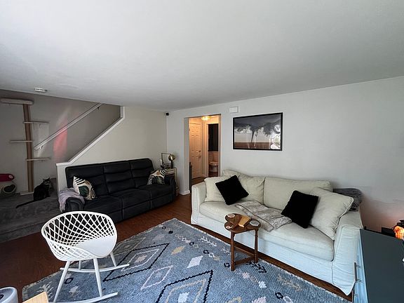 4th image of 19 Blithewood Ave