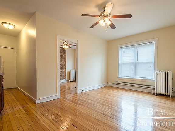 2nd image of 955 W Cornelia Ave APT 1C